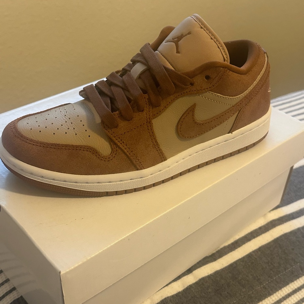 Jordan WMNS Air Jordan 1 Low SE - Brown and Coffee